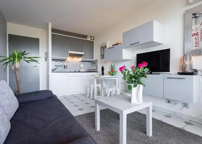Modern Studio Apt W/Balcony/Port Views/Nr Old Town